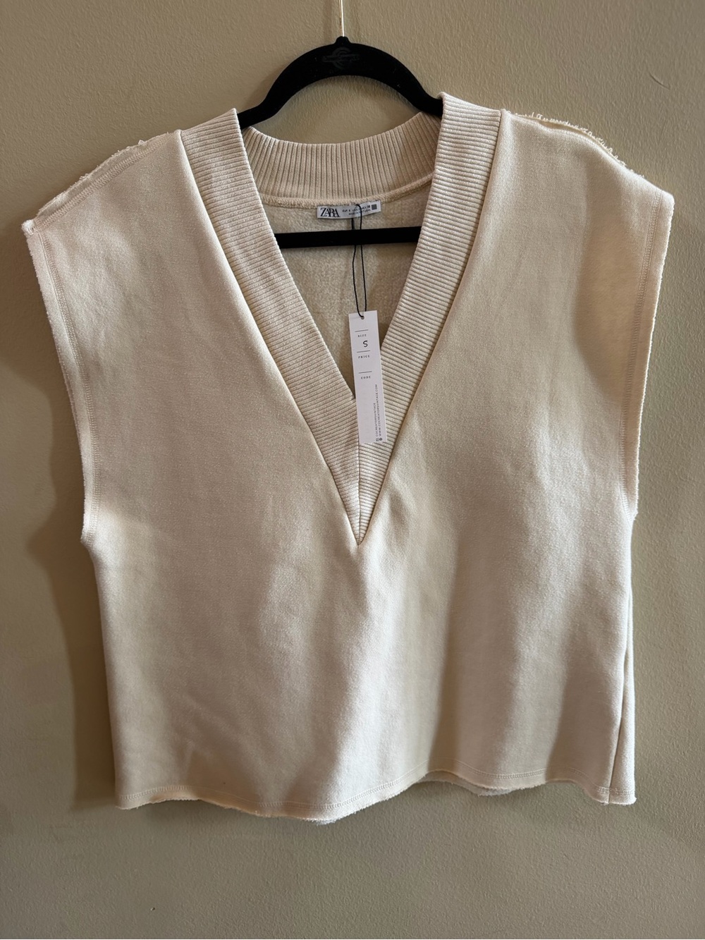 ZARA Cream V-Neck Sleeveless Knit Tank